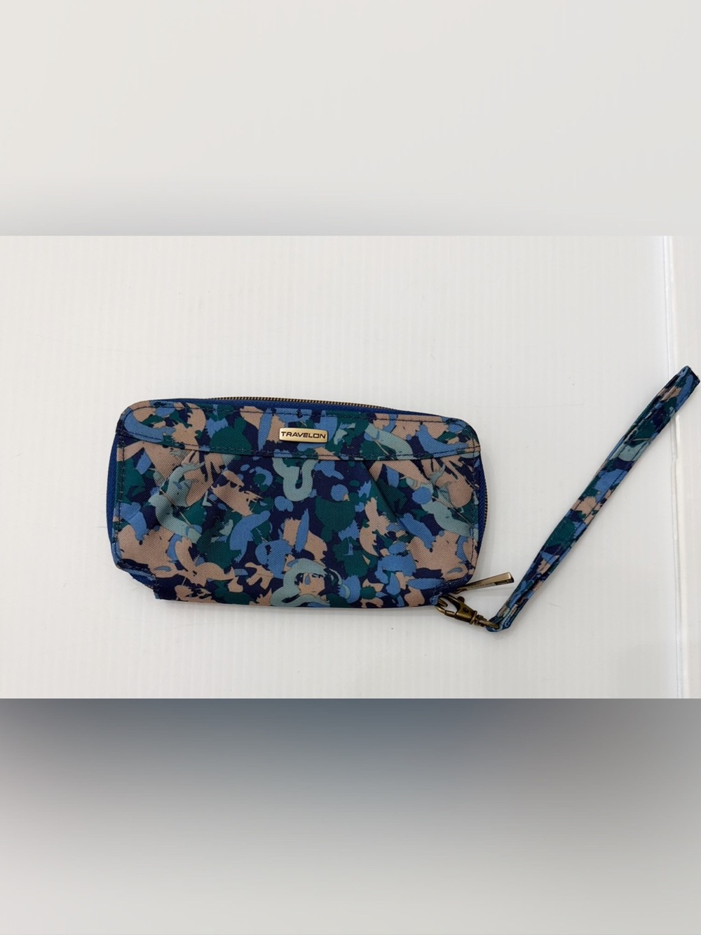 Travelon Safe ID Clutch Wristlet Wallet